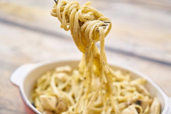 Comment réussir des spaghettis à la carbonara avec une sauce crémeuse et sans crème ?